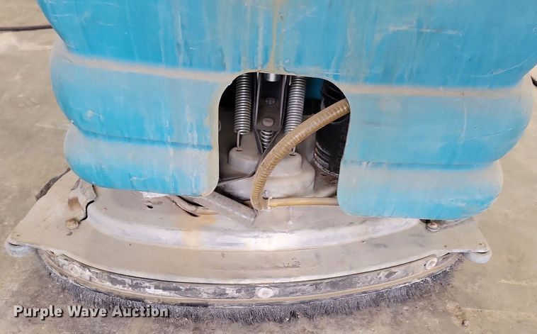 image for item IQ9903 Tennant 5680  sweeper