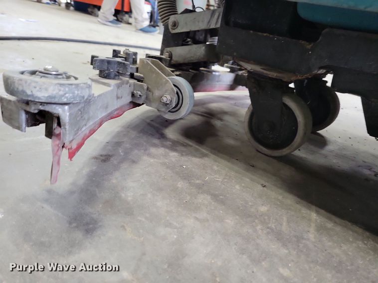 image for item IQ9903 Tennant 5680  sweeper