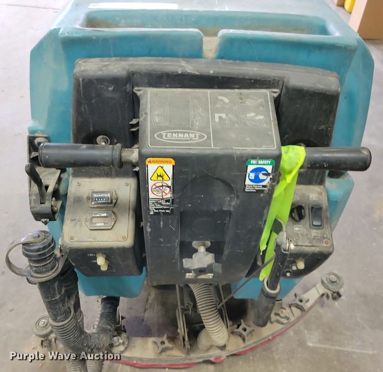 image for item IQ9903 Tennant 5680  sweeper