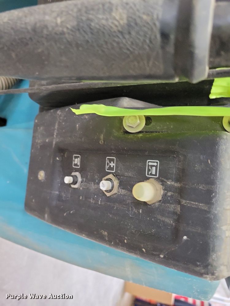 image for item IQ9903 Tennant 5680  sweeper