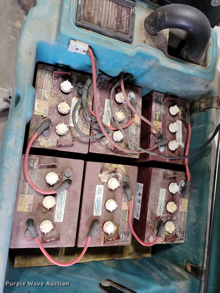 image for item IQ9903 Tennant 5680  sweeper