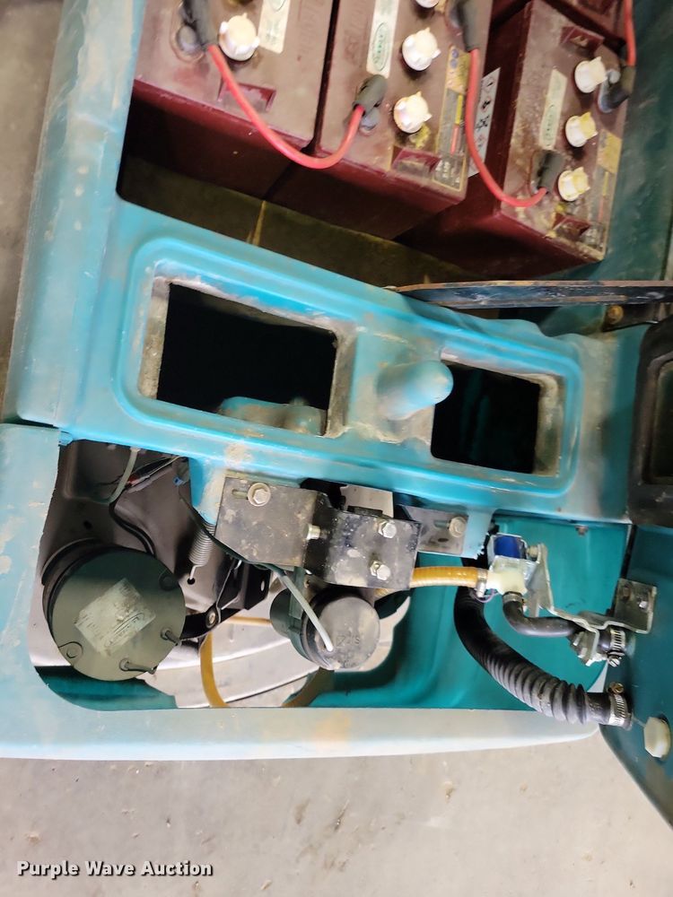 image for item IQ9903 Tennant 5680  sweeper