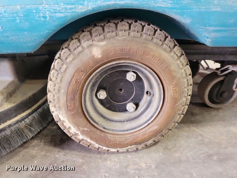 image for item IQ9903 Tennant 5680  sweeper