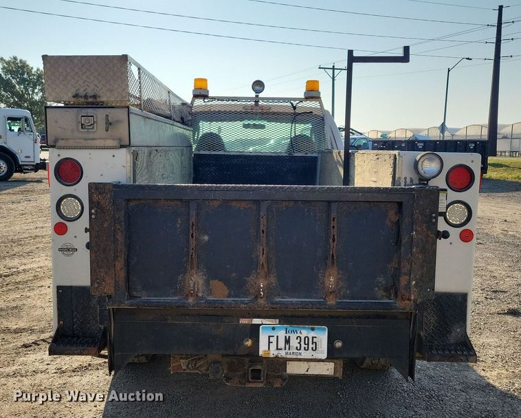 image for item IQ9930 2004 Ford F350 Super Duty XL  utility bed pickup truck