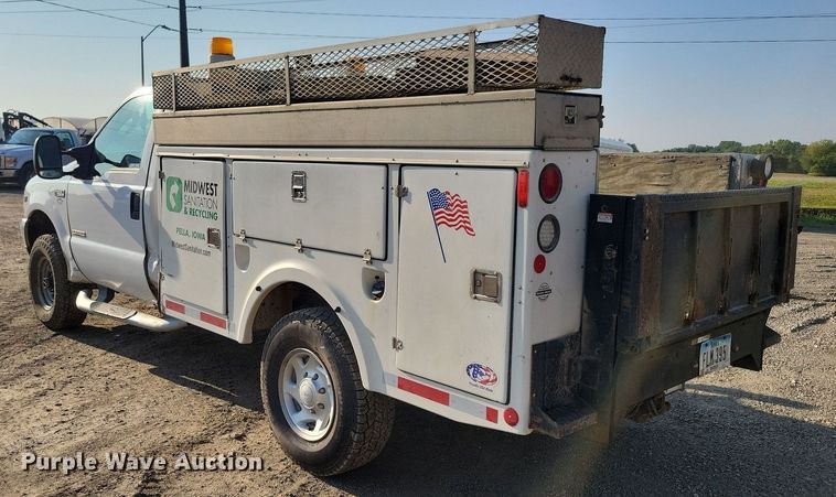 image for item IQ9930 2004 Ford F350 Super Duty XL  utility bed pickup truck