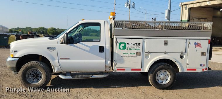 image for item IQ9930 2004 Ford F350 Super Duty XL  utility bed pickup truck