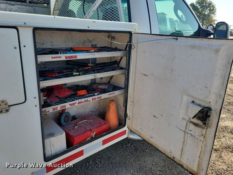 image for item IQ9930 2004 Ford F350 Super Duty XL  utility bed pickup truck