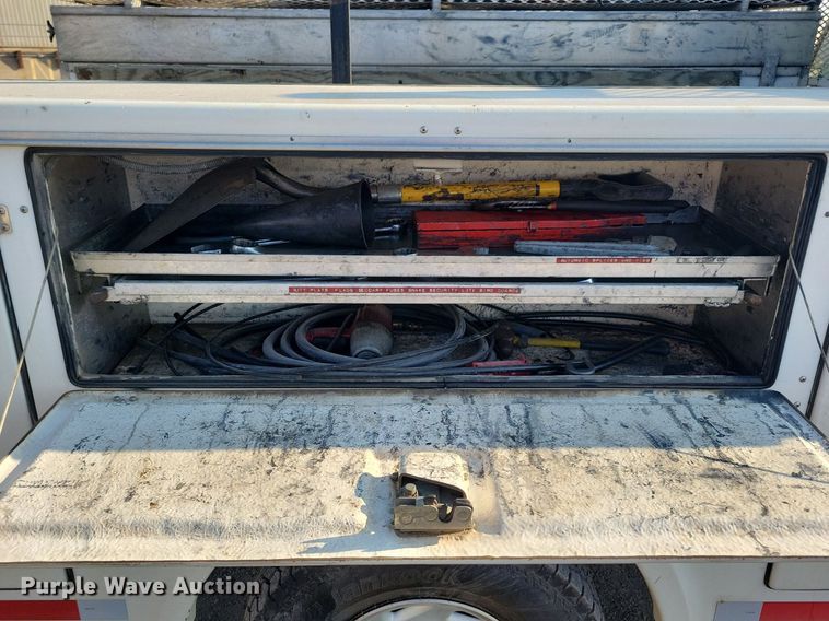 image for item IQ9930 2004 Ford F350 Super Duty XL  utility bed pickup truck