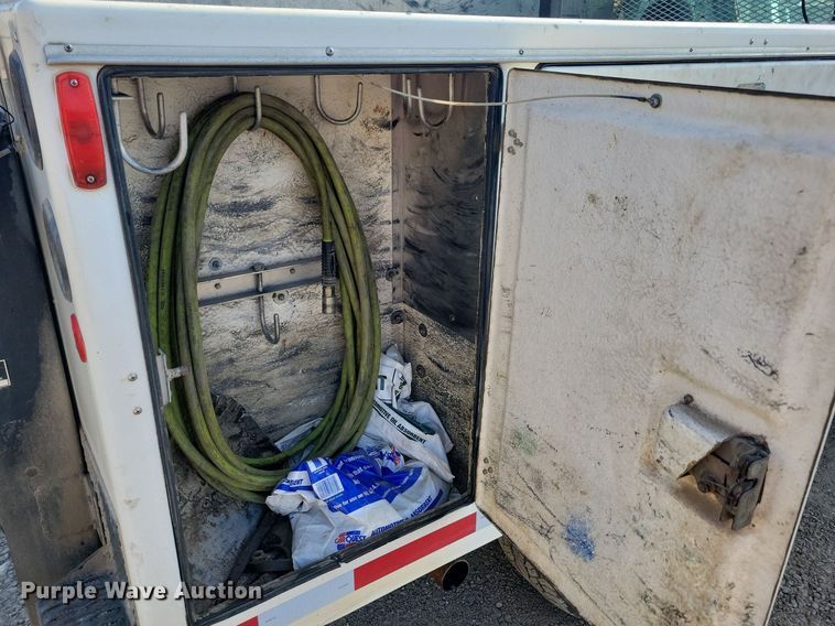 image for item IQ9930 2004 Ford F350 Super Duty XL  utility bed pickup truck