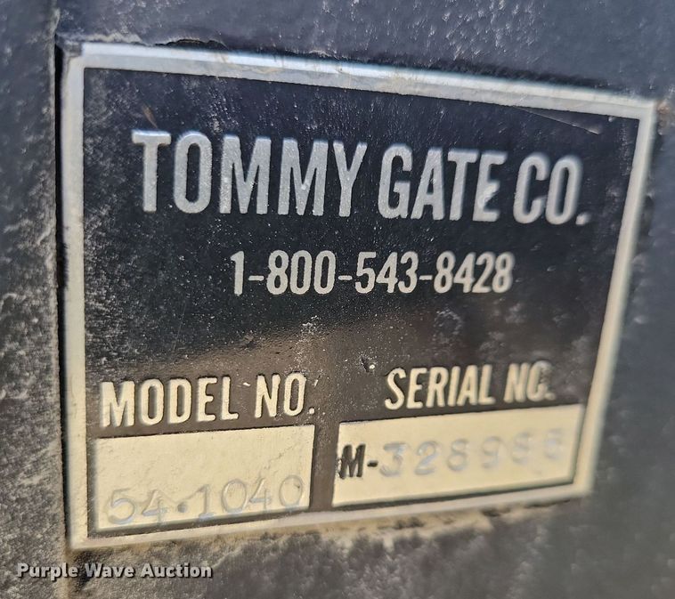 image for item IQ9930 2004 Ford F350 Super Duty XL  utility bed pickup truck