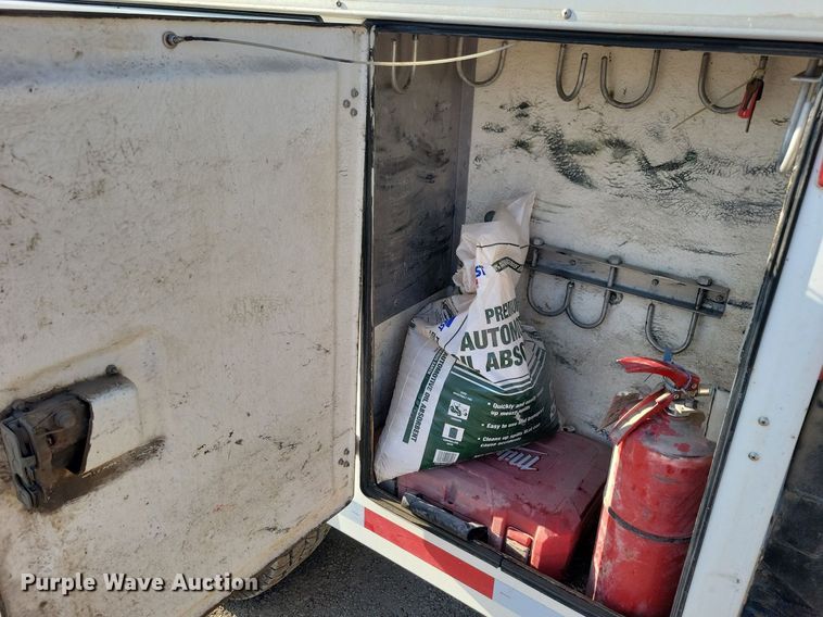 image for item IQ9930 2004 Ford F350 Super Duty XL  utility bed pickup truck