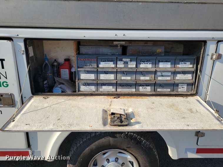 image for item IQ9930 2004 Ford F350 Super Duty XL  utility bed pickup truck