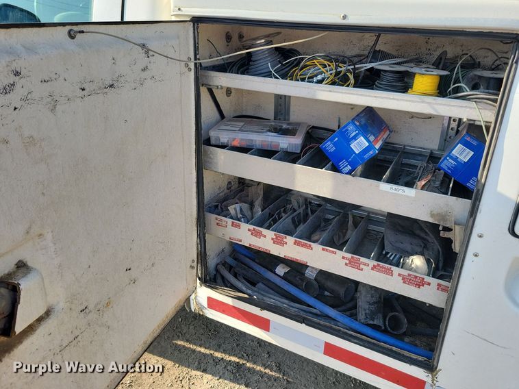 image for item IQ9930 2004 Ford F350 Super Duty XL  utility bed pickup truck