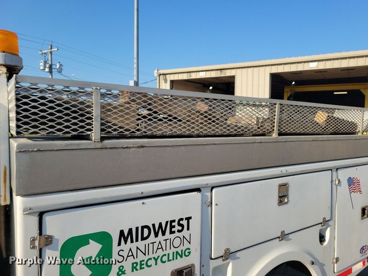 image for item IQ9930 2004 Ford F350 Super Duty XL  utility bed pickup truck