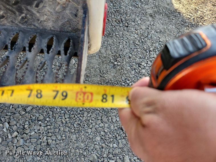 image for item IQ9930 2004 Ford F350 Super Duty XL  utility bed pickup truck