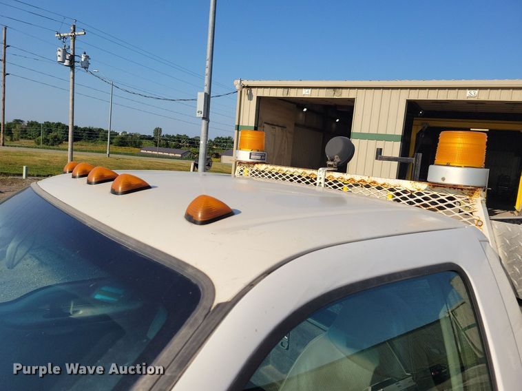 image for item IQ9930 2004 Ford F350 Super Duty XL  utility bed pickup truck