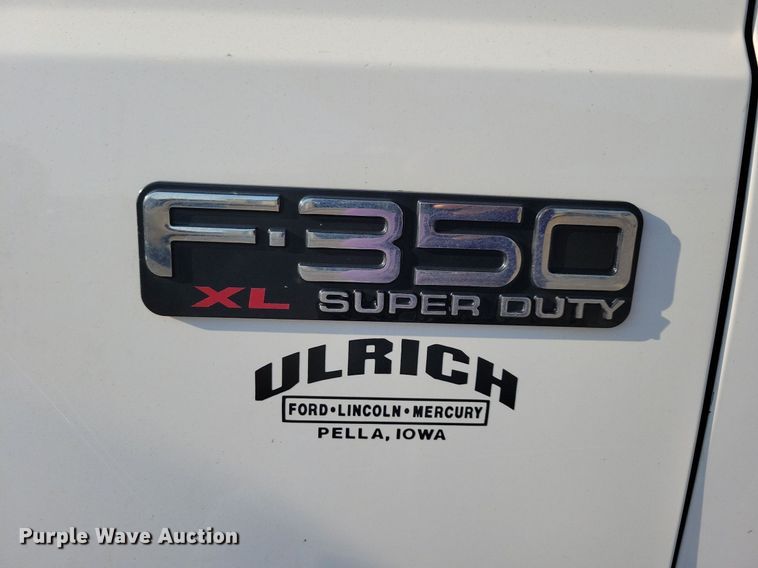 image for item IQ9930 2004 Ford F350 Super Duty XL  utility bed pickup truck