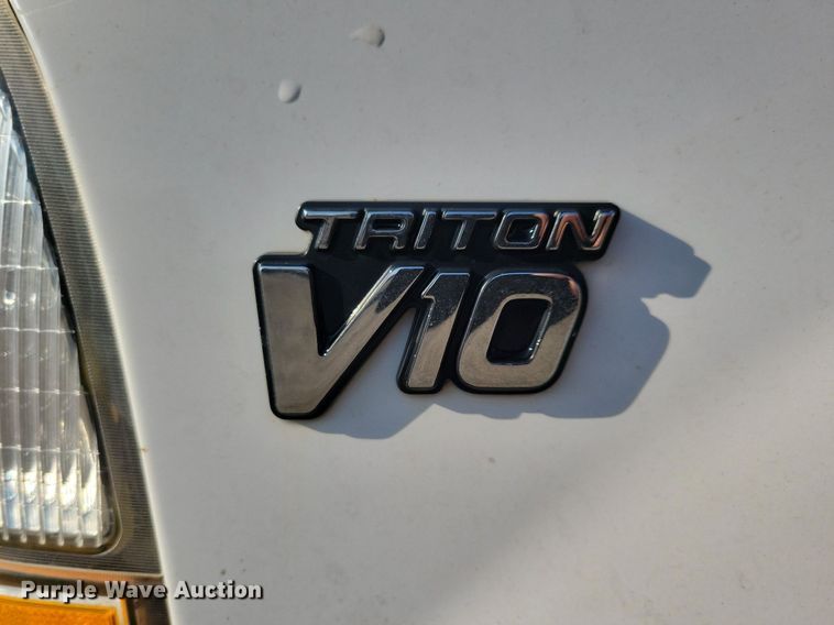 image for item IQ9930 2004 Ford F350 Super Duty XL  utility bed pickup truck