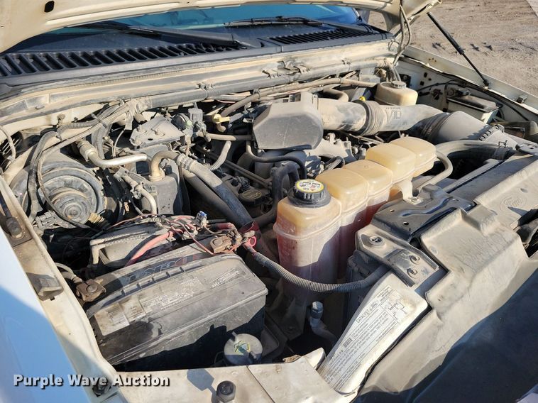 image for item IQ9930 2004 Ford F350 Super Duty XL  utility bed pickup truck