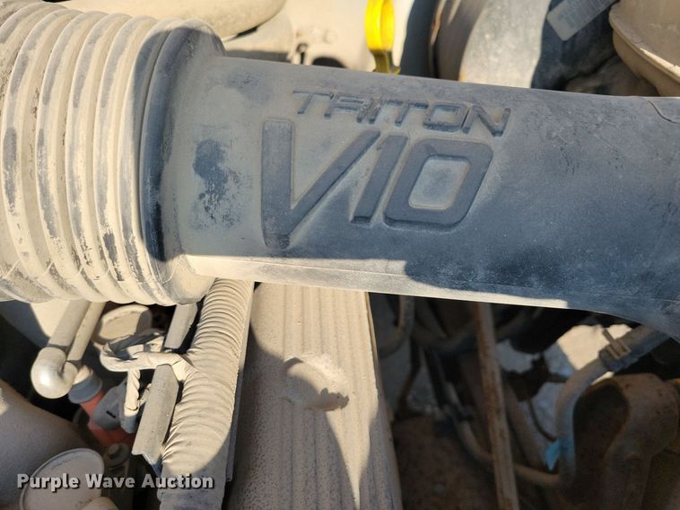 image for item IQ9930 2004 Ford F350 Super Duty XL  utility bed pickup truck