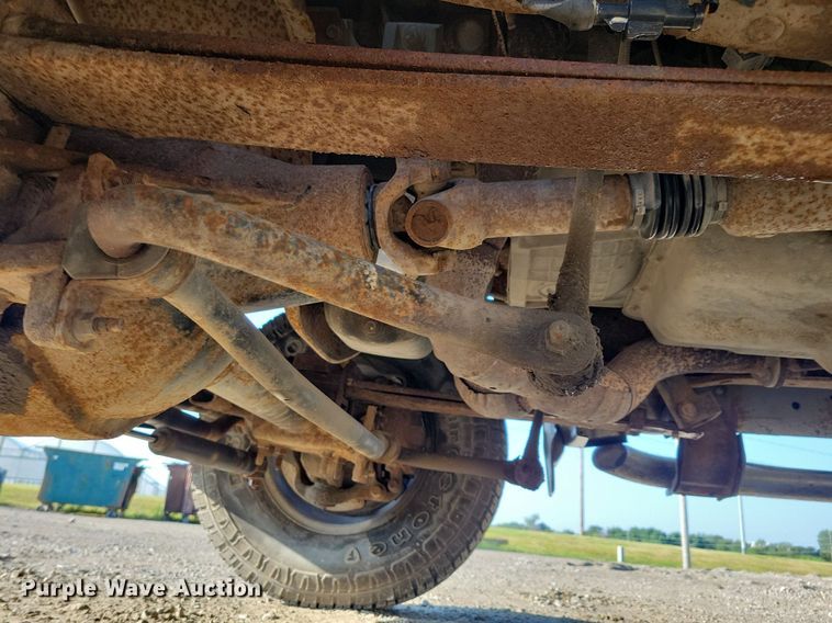 image for item IQ9930 2004 Ford F350 Super Duty XL  utility bed pickup truck