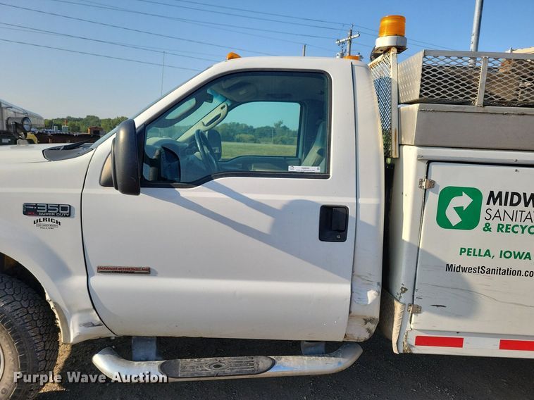 image for item IQ9930 2004 Ford F350 Super Duty XL  utility bed pickup truck