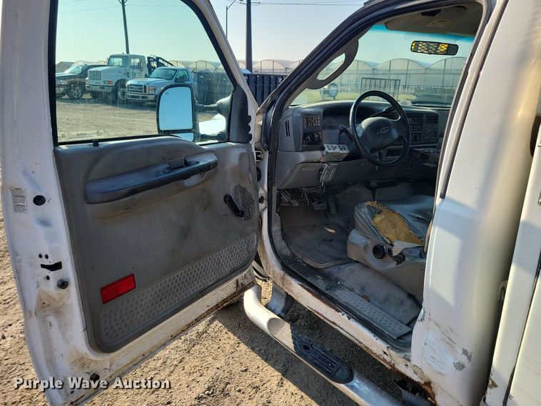 image for item IQ9930 2004 Ford F350 Super Duty XL  utility bed pickup truck