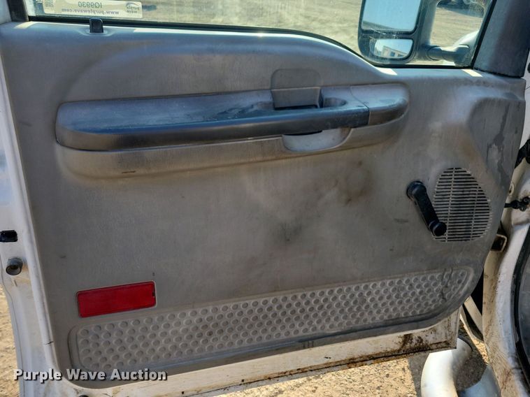 image for item IQ9930 2004 Ford F350 Super Duty XL  utility bed pickup truck