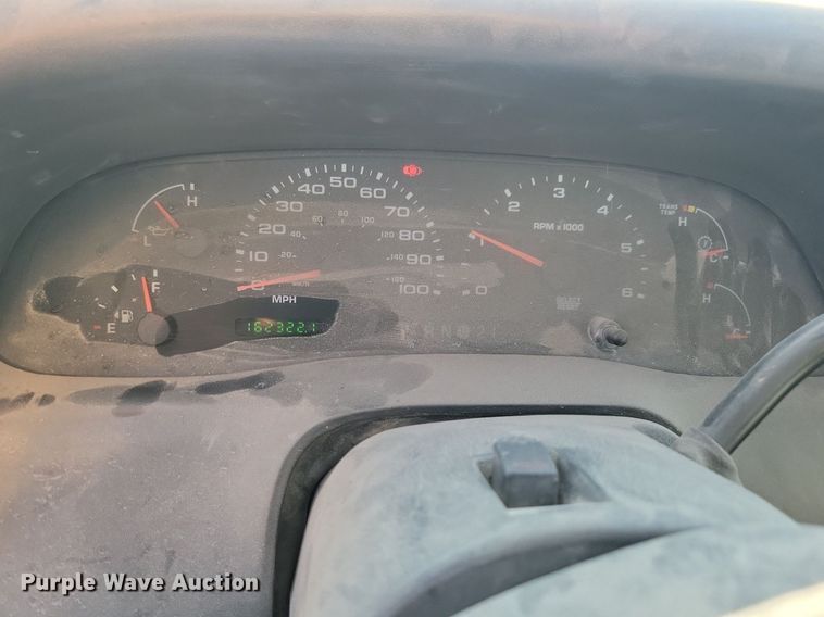 image for item IQ9930 2004 Ford F350 Super Duty XL  utility bed pickup truck