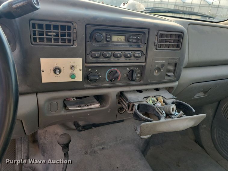 image for item IQ9930 2004 Ford F350 Super Duty XL  utility bed pickup truck