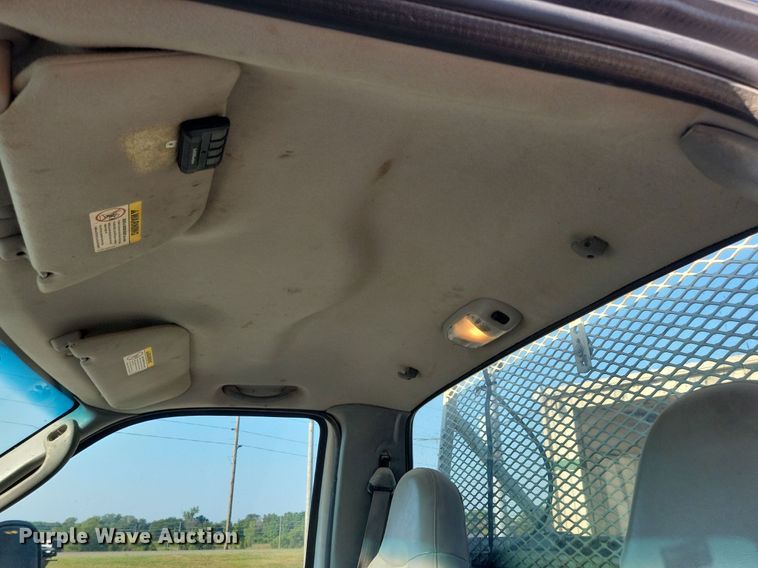 image for item IQ9930 2004 Ford F350 Super Duty XL  utility bed pickup truck