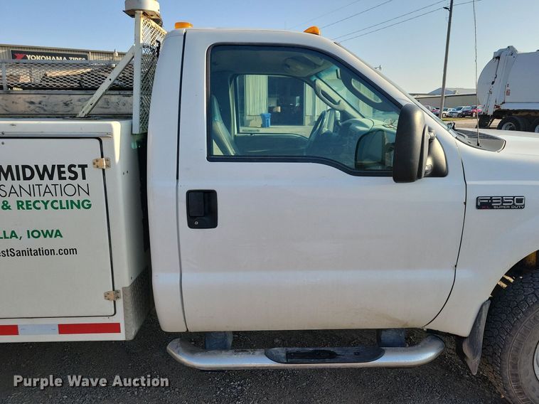 image for item IQ9930 2004 Ford F350 Super Duty XL  utility bed pickup truck