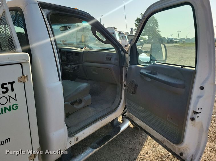 image for item IQ9930 2004 Ford F350 Super Duty XL  utility bed pickup truck