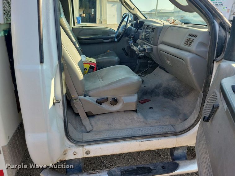 image for item IQ9930 2004 Ford F350 Super Duty XL  utility bed pickup truck