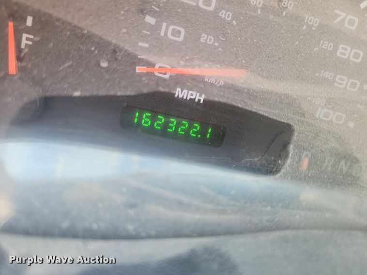 image for item IQ9930 2004 Ford F350 Super Duty XL  utility bed pickup truck