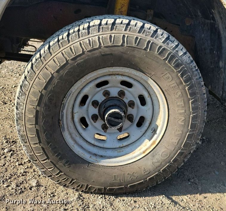 image for item IQ9930 2004 Ford F350 Super Duty XL  utility bed pickup truck