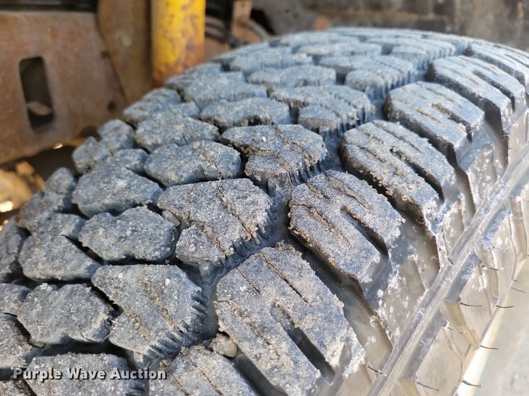 image for item IQ9930 2004 Ford F350 Super Duty XL  utility bed pickup truck