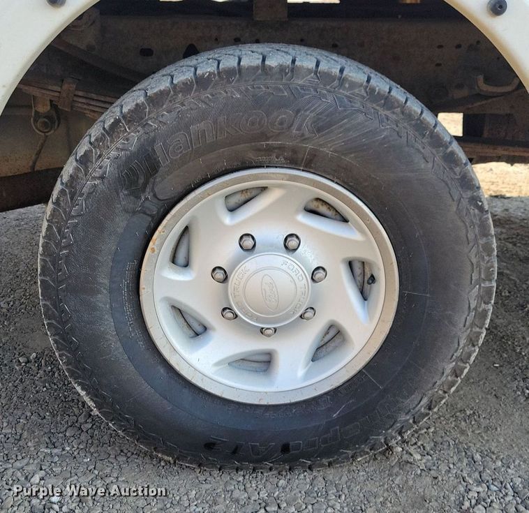 image for item IQ9930 2004 Ford F350 Super Duty XL  utility bed pickup truck