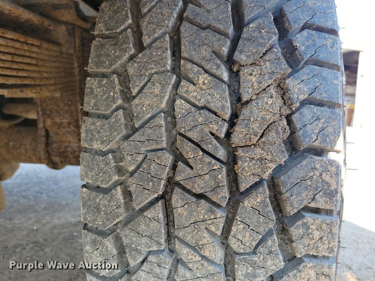 image for item IQ9930 2004 Ford F350 Super Duty XL  utility bed pickup truck