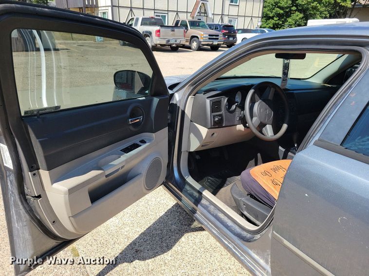 image for item IQ9937 2006 Dodge Charger  sedan