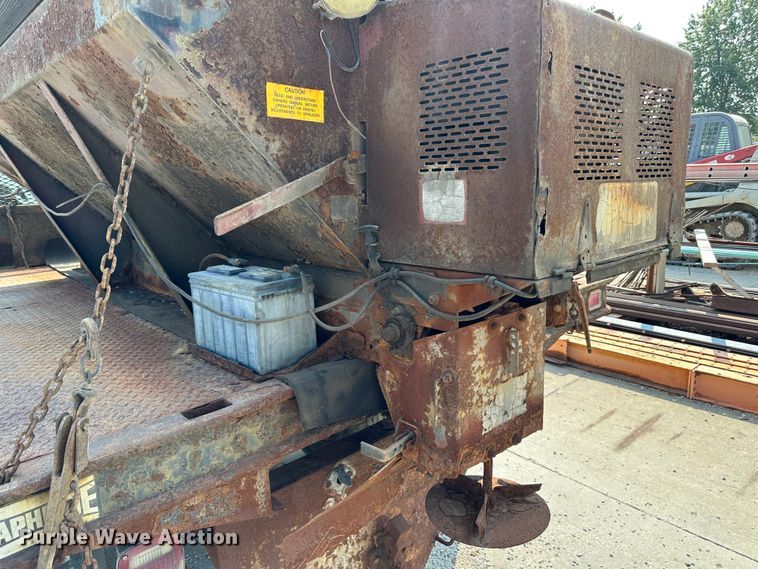 image for item JD9042 1995 Dodge Ram 3500  flatbed pickup truck