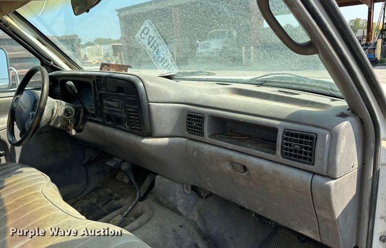 image for item JD9042 1995 Dodge Ram 3500  flatbed pickup truck