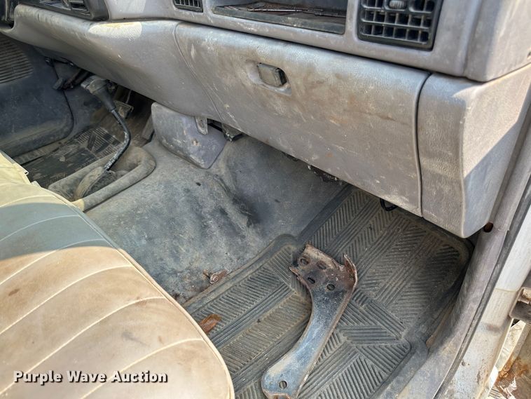 image for item JD9042 1995 Dodge Ram 3500  flatbed pickup truck