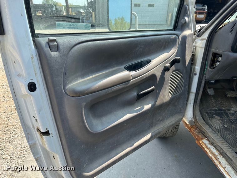 image for item JD9042 1995 Dodge Ram 3500  flatbed pickup truck