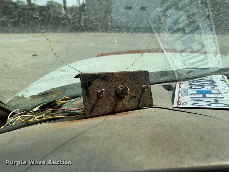 image for item JD9042 1995 Dodge Ram 3500  flatbed pickup truck