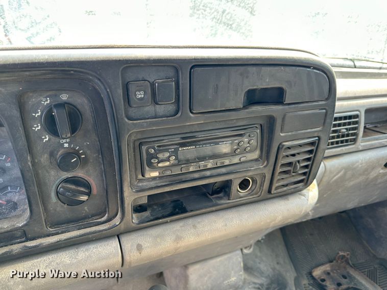 image for item JD9042 1995 Dodge Ram 3500  flatbed pickup truck