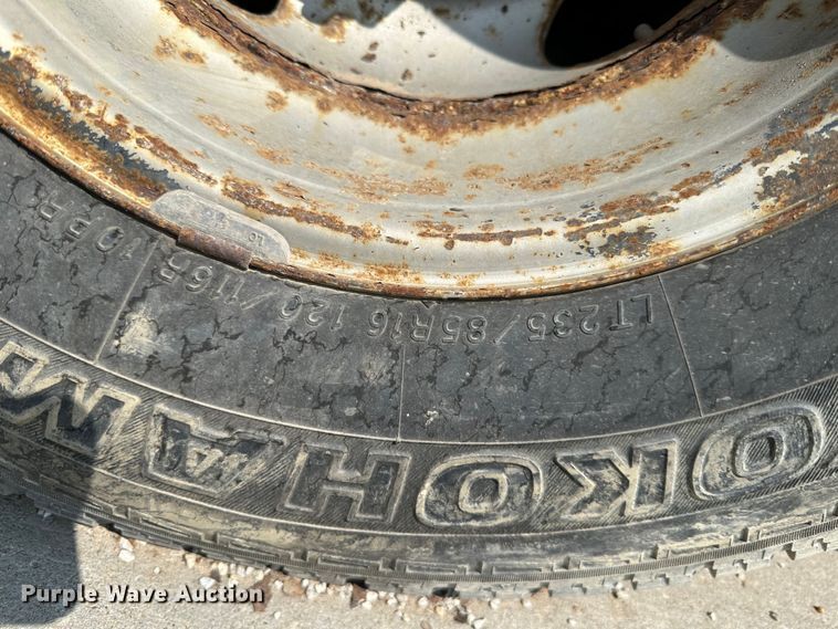 image for item JD9042 1995 Dodge Ram 3500  flatbed pickup truck