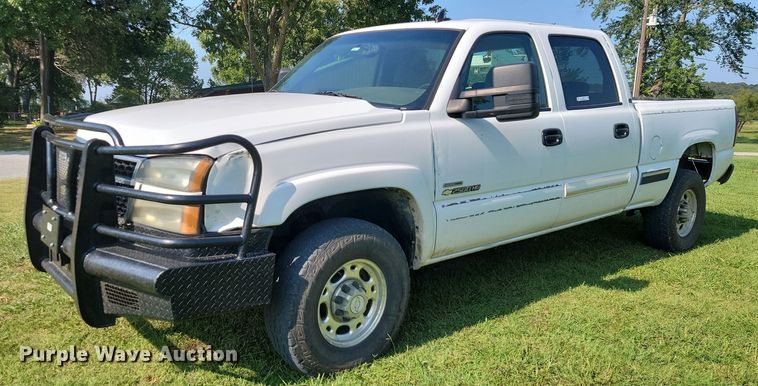 image for item JE9537 2007 Chevrolet Silverado 2500HD Crew Cab pickup truck