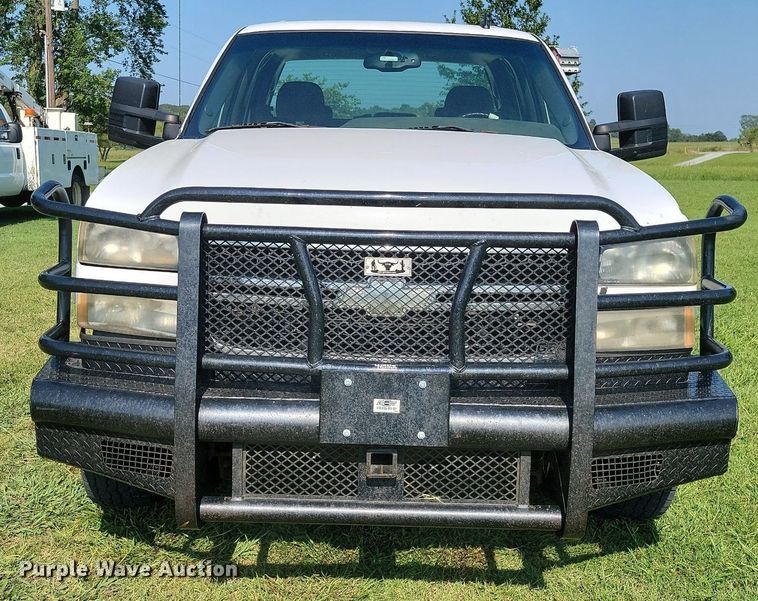 image for item JE9537 2007 Chevrolet Silverado 2500HD Crew Cab pickup truck