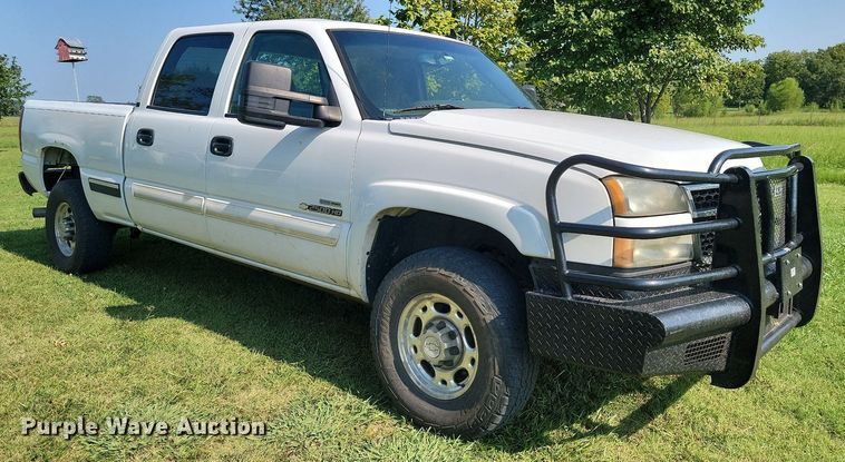 image for item JE9537 2007 Chevrolet Silverado 2500HD Crew Cab pickup truck